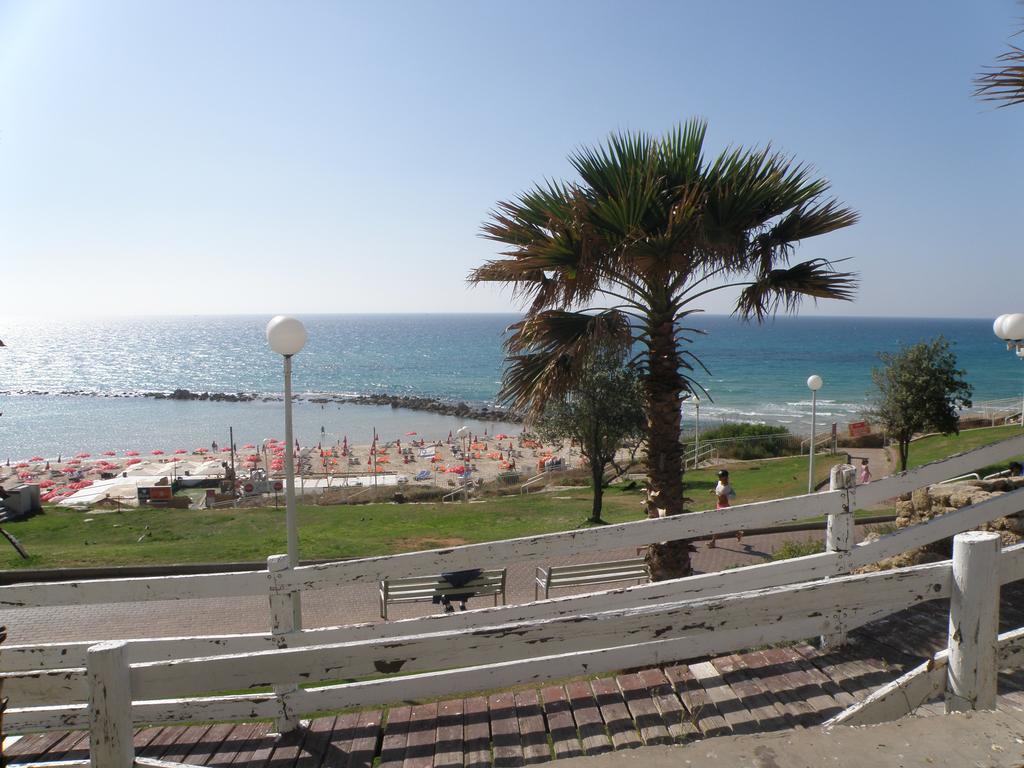Spat Beach Bat Yam Exteriör bild